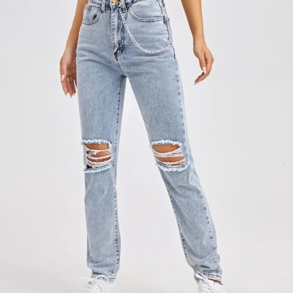 High wasted jeans with removable chain - Picture 2 of 3